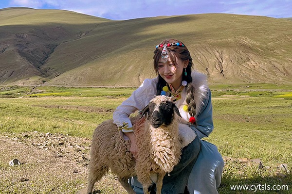 2人淡季去西藏旅游一趟多少錢(qián)